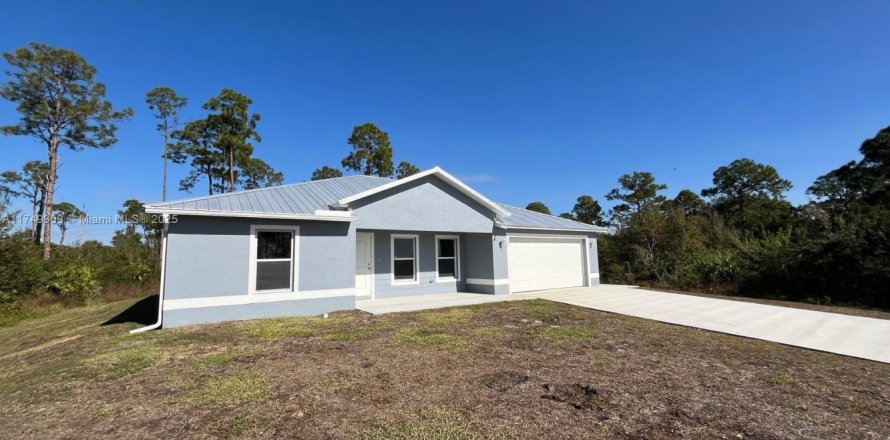 House in Clewiston, Florida 3 bedrooms № 1729149