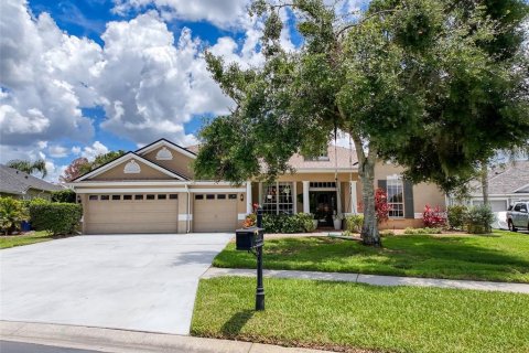 House in Land O' Lakes, Florida 4 bedrooms, 384.8 sq.m. № 1787352 - photo 1