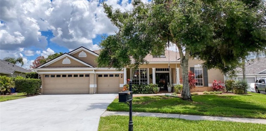 House in Land O' Lakes, Florida 4 bedrooms, 384.8 sq.m. № 1787352