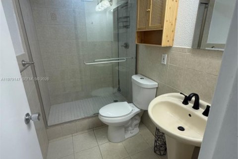 Снять в аренду кондоминиум в Майами, Флорида 3 спальни, 91.97м2, № 2079433 - фото 9