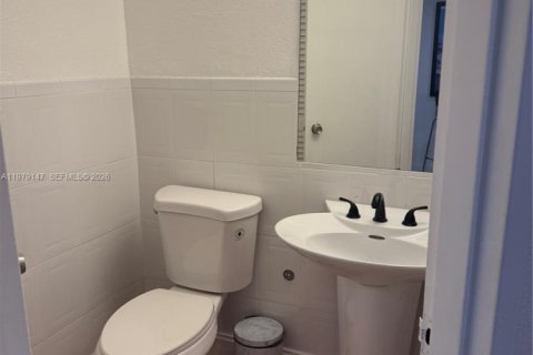 Снять в аренду кондоминиум в Майами, Флорида 3 спальни, 91.97м2, № 2079433 - фото 18