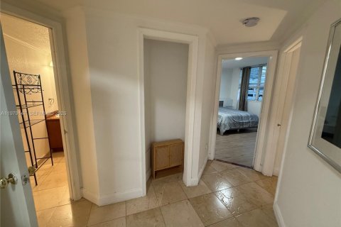 Снять в аренду кондоминиум в Майами, Флорида 3 спальни, 91.97м2, № 2079433 - фото 30