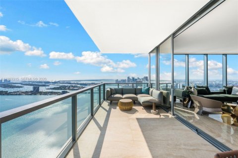 Condo in Miami, Florida, 4 bedrooms № 2081008 - photo 8