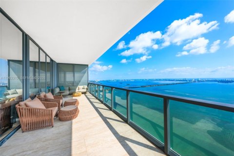 Condo in Miami, Florida, 4 bedrooms № 2081008 - photo 9