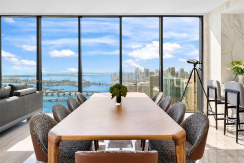 Condo in Miami, Florida, 4 bedrooms № 2081008 - photo 17