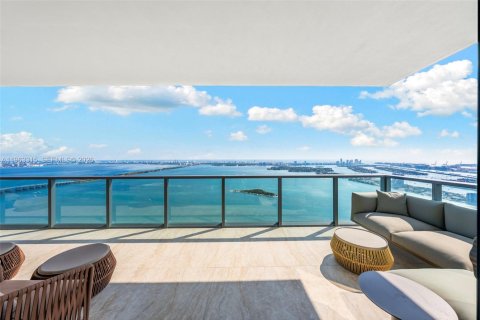 Condo in Miami, Florida, 4 bedrooms  № 2081008