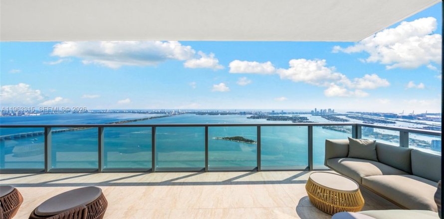 Condo in Miami, Florida, 4 bedrooms № 2081008