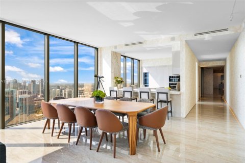 Condo in Miami, Florida, 4 bedrooms № 2081008 - photo 16