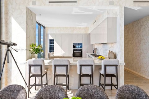 Condo in Miami, Florida, 4 bedrooms № 2081008 - photo 30