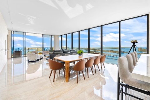 Condo in Miami, Florida, 4 bedrooms № 2081008 - photo 18