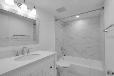 Copropriété à vendre à North Miami, Floride: 2 chambres, 113.71 m2 № 2020146 - photo 17