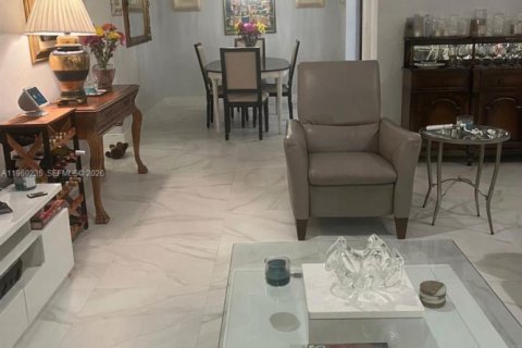 Copropriété à vendre à North Miami, Floride: 2 chambres, 113.71 m2 № 2020146 - photo 2