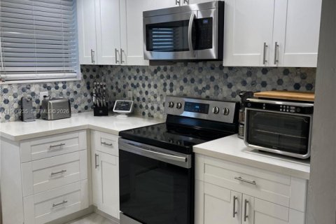 Copropriété à vendre à North Miami, Floride: 2 chambres, 113.71 m2 № 2020146 - photo 4