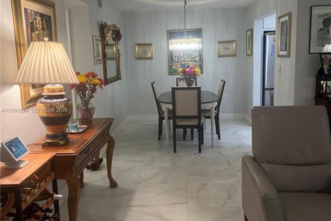 Copropriété à vendre à North Miami, Floride: 2 chambres, 113.71 m2 № 2020146 - photo 5