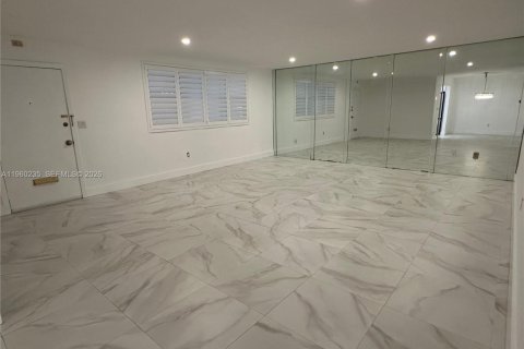 Copropriété à vendre à North Miami, Floride: 2 chambres, 113.71 m2 № 2020146 - photo 13