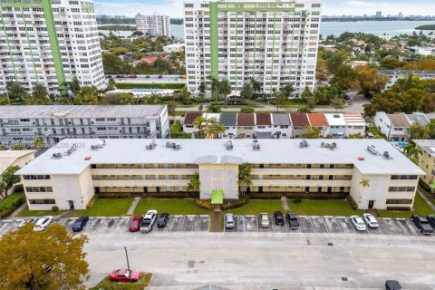 Copropriété à vendre à North Miami, Floride: 2 chambres, 113.71 m2 № 2020146 - photo 18
