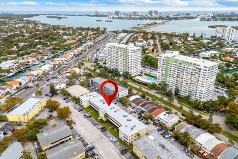 Copropriété à vendre à North Miami, Floride: 2 chambres, 113.71 m2 № 2020146 - photo 21