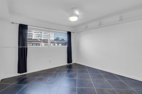 Copropriété à vendre à North Miami, Floride: 2 chambres, 113.71 m2 № 2020146 - photo 15