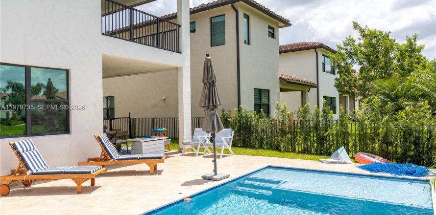 Villa ou maison à Pembroke Pines, Floride 4 chambres, 236.06 m2 № 2055216