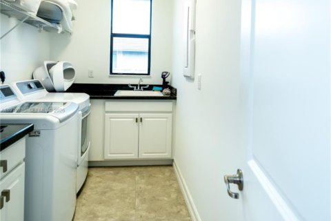 Villa ou maison à vendre à Pembroke Pines, Floride: 4 chambres, 236.06 m2 № 2055216 - photo 24