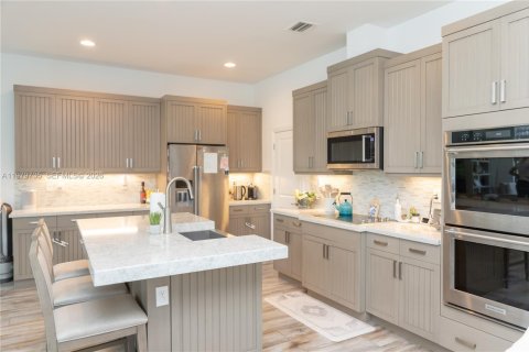 Villa ou maison à vendre à Pembroke Pines, Floride: 4 chambres, 236.06 m2 № 2055216 - photo 4