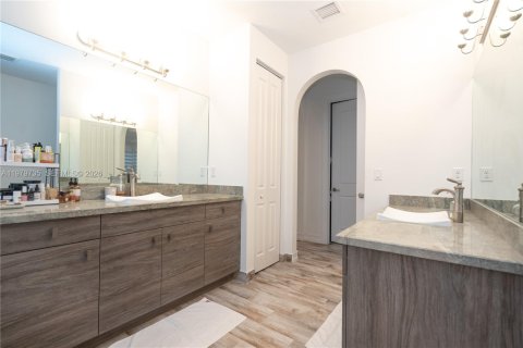 Villa ou maison à vendre à Pembroke Pines, Floride: 4 chambres, 236.06 m2 № 2055216 - photo 10