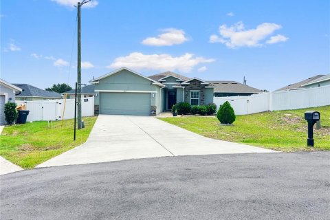 House in Poinciana, Florida 3 bedrooms, 121.24 sq.m. № 2224956