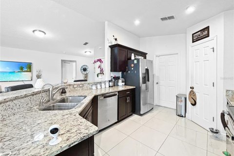 House in Poinciana, Florida 3 bedrooms, 121.24 sq.m. № 2224956 - photo 16
