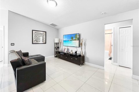 House in Poinciana, Florida 3 bedrooms, 121.24 sq.m. № 2224956 - photo 14