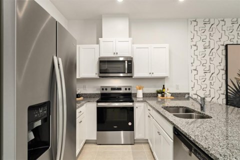Touwnhouse à vendre à Apopka, Floride: 3 chambres, 155.89 m2 № 2324436 - photo 5