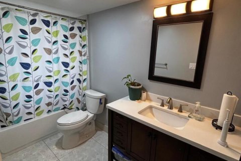 Condo in Lauderhill, Florida, 2 bedrooms  № 1868613 - photo 8