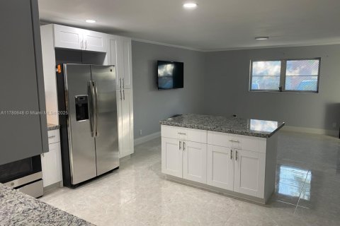 Condo in Lauderhill, Florida, 2 bedrooms  № 1868613 - photo 5