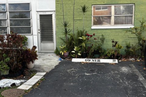 Condo in Lauderhill, Florida, 2 bedrooms  № 1868613 - photo 11