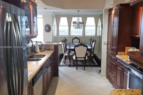 Condo in Hallandale Beach, Florida, 2 bedrooms № 2145931 - photo 2
