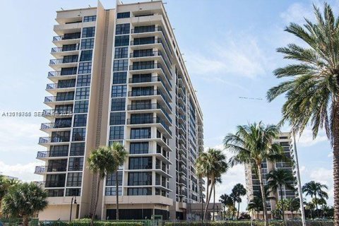 Condo in Hallandale Beach, Florida, 2 bedrooms № 2145931