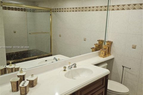 Condo in Hallandale Beach, Florida, 2 bedrooms № 2145931 - photo 24
