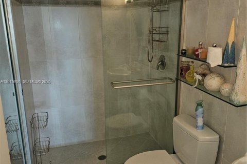 Condo in Hallandale Beach, Florida, 2 bedrooms № 2145931 - photo 23