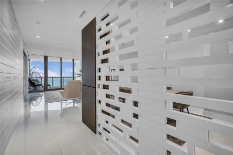 Condo in Sunny Isles Beach, Florida, 3 bedrooms  № 2176485 - photo 12