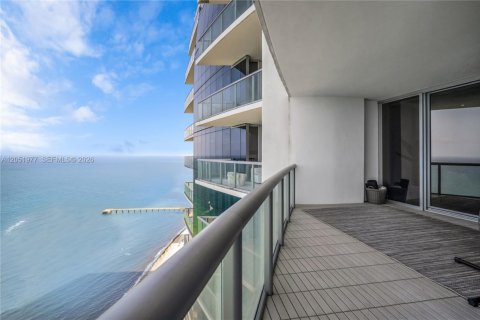 Condo in Sunny Isles Beach, Florida, 3 bedrooms  № 2176485 - photo 23
