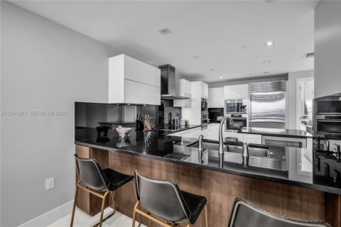 Condo in Sunny Isles Beach, Florida, 3 bedrooms  № 2176485 - photo 27