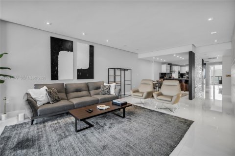Condo in Sunny Isles Beach, Florida, 3 bedrooms  № 2176485 - photo 17