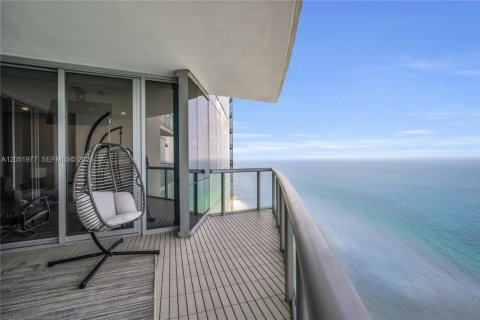Condo in Sunny Isles Beach, Florida, 3 bedrooms  № 2176485 - photo 19