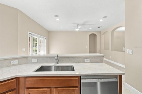 Villa ou maison à louer à Land O' Lakes, Floride: 3 chambres, 189.71 m2 № 2413482 - photo 6