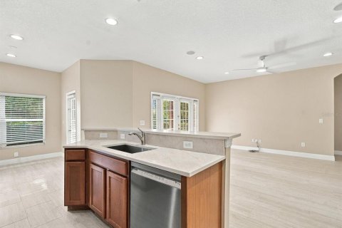Villa ou maison à louer à Land O' Lakes, Floride: 3 chambres, 189.71 m2 № 2413482 - photo 8