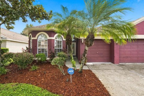 Villa ou maison à louer à Land O' Lakes, Floride: 3 chambres, 189.71 m2 № 2413482 - photo 2