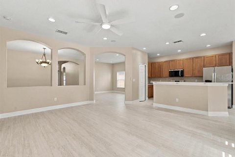 Villa ou maison à louer à Land O' Lakes, Floride: 3 chambres, 189.71 m2 № 2413482 - photo 27