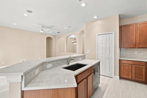 Villa ou maison à louer à Land O' Lakes, Floride: 3 chambres, 189.71 m2 № 2413482 - photo 3