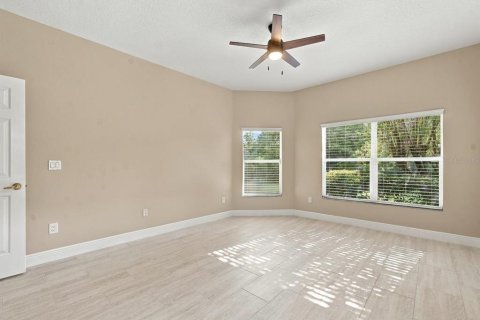 Villa ou maison à louer à Land O' Lakes, Floride: 3 chambres, 189.71 m2 № 2413482 - photo 13