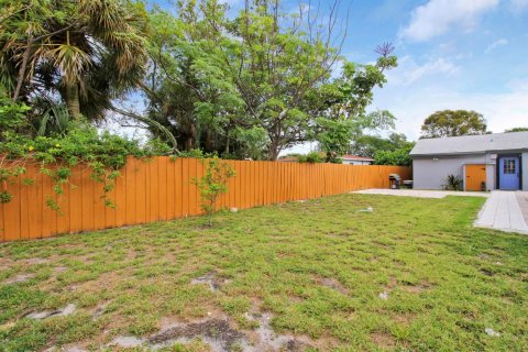 Casa en alquiler en Lake Worth, Florida, 3 dormitorios, 162.49 m2 № 1225642 - foto 1