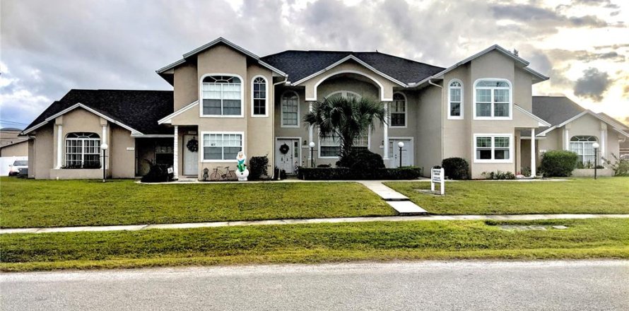 Adosado en Kissimmee, Florida 3 dormitorios, 128.21 m2 № 2212988